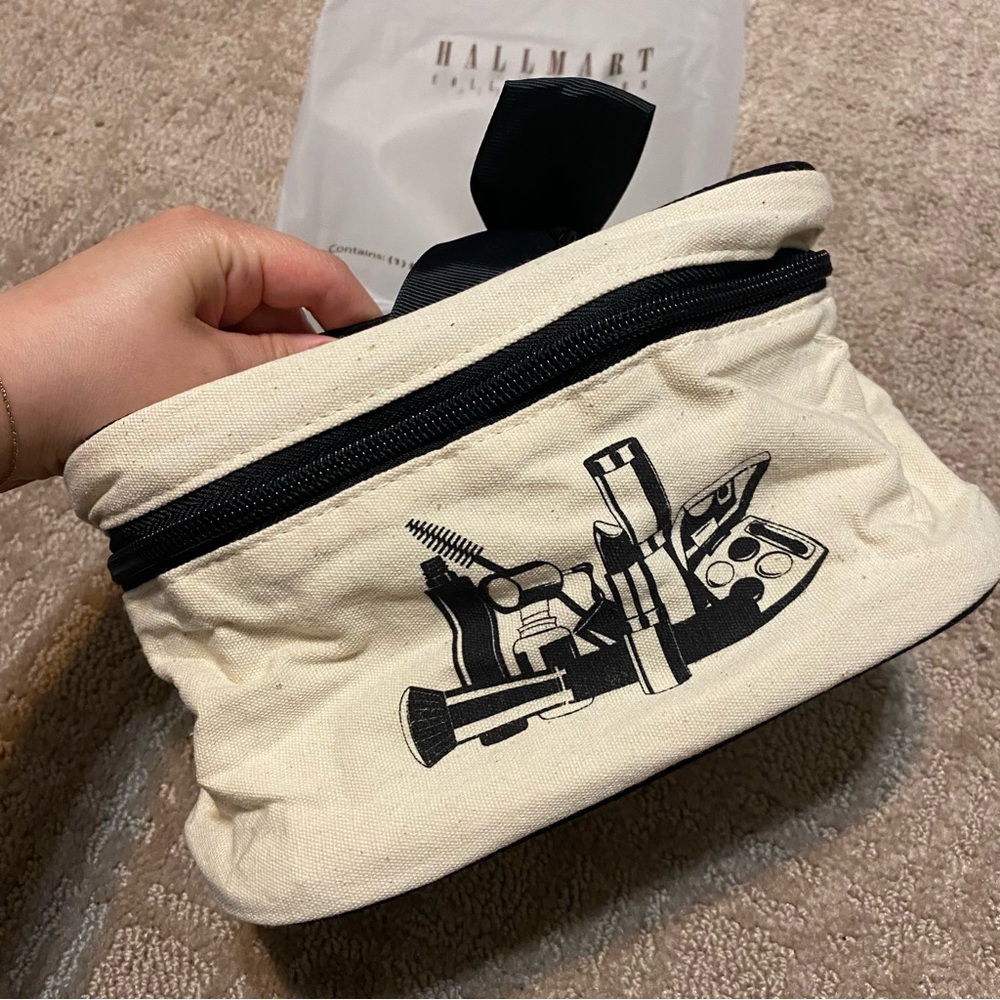 New {Hallmark Collectibles} Cosmetics Pouch